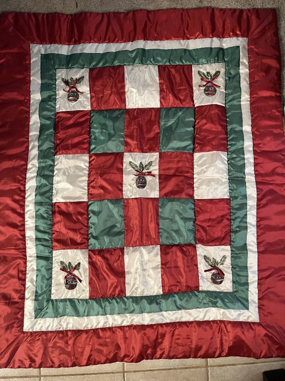 Christmas Quilt Red Green White Embroidered Ornaments Design 40x40 Inches Polye
